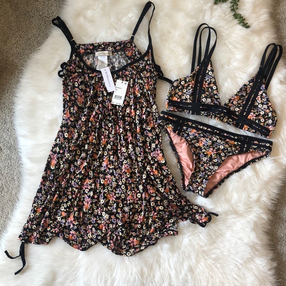 NWT/NWOT BCBGeneration 3pc Swimsuit & Coverup Set!